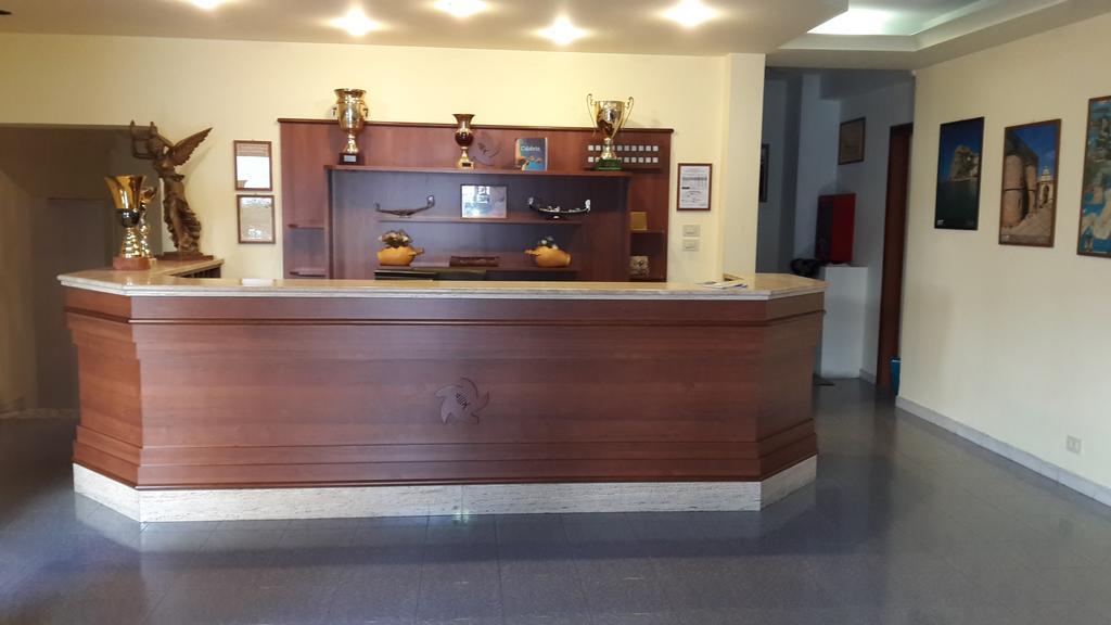 Albergo Boccaccio Villa San Giovanni Buitenkant foto